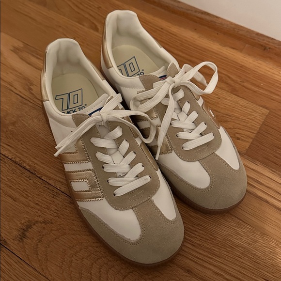 Back 70 Shoes - Back 70 Women's White and Gold Sneakers